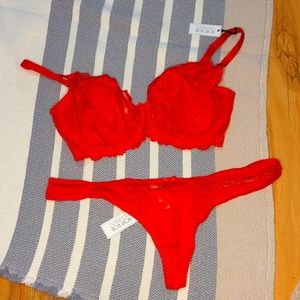 Red Ivory Rose Lingerie Set (UK 36F/18)